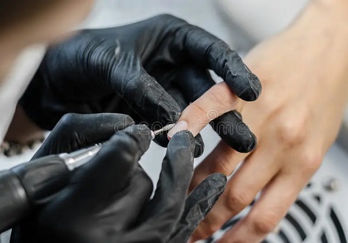 Аппаратный маникюр